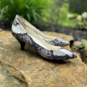 Franco Sarto Tudor snakeskin blush pumps size 8 1/2 M